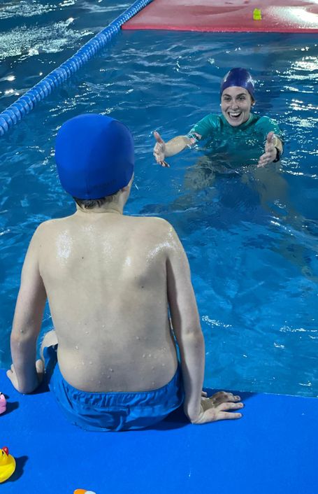Natación adaptada neurodiversidad Bubbles Logopedia
